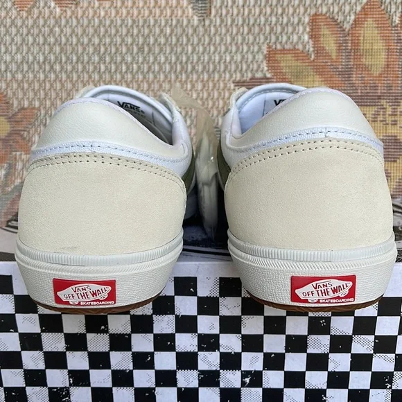 Vans WMNS Gilbert Crockett
True White/Green
VN0A5JIF133
sneakers - Picture 14 of 16